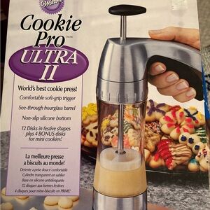 Wilton Cookie Pro Ultra II Cookie Press - Silver and Black